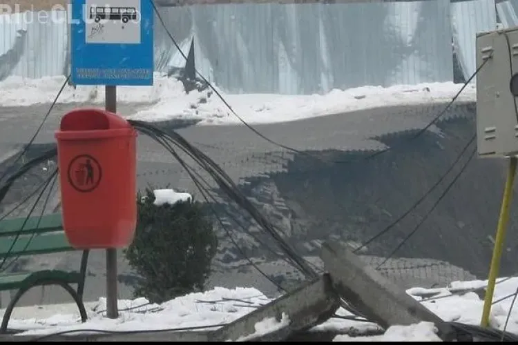 Ocna Mures: Craterul format in urma surparii minei de sare a ajuns la 10.000 de metri - FOTO