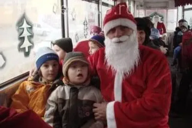 La Cluj, Mos Craciun vine de luni cu tramvaiul