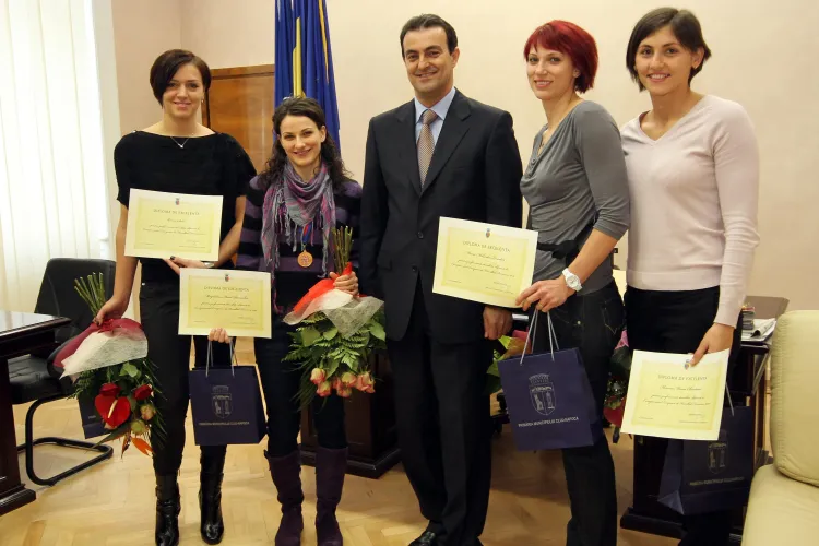 Handbalistele de la U Jolidon, care au luat bronzul la europene, premiate de primarul Sorin Apostu