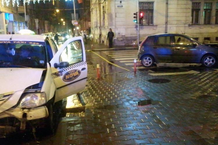 Accidente surprinse de camerele primariei Cluj Napoca, in Piata Lucian Blaga si la intersectia Baritiu cu Regele Ferdinand - VIDEO