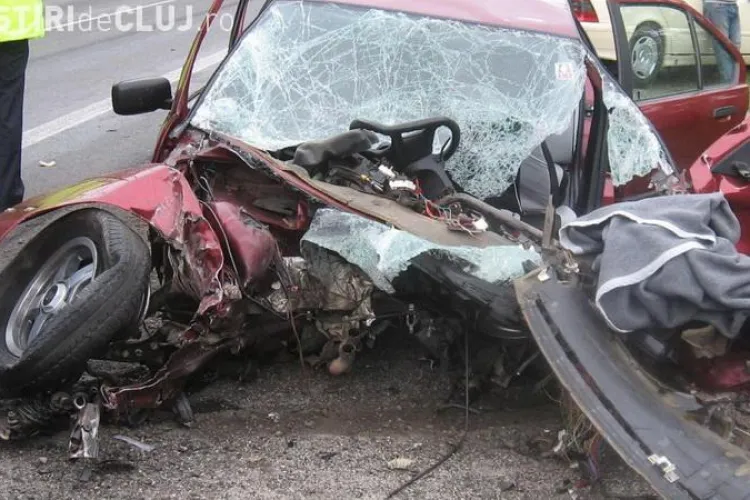 Gilau: Accident cu trei raniti si o masina rasturnata