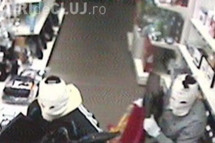 Au spart un magazin din Apahida si au furat alimente in valoare de 4.000 de lei