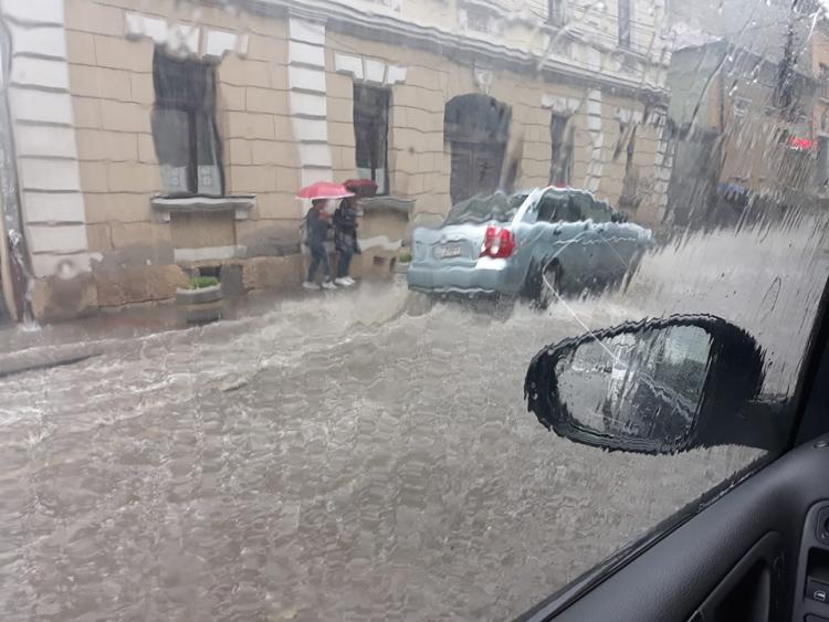 Strada Clinicilor Sub Apa Furtuna A Facut Ravagii La Cluj Video