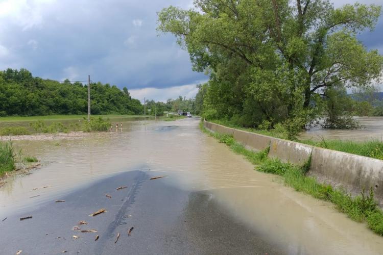 Inundații în zona Dejului. Someșul a ieșit din albie. S-a emis avertizare RO-ALERT- - FOTO