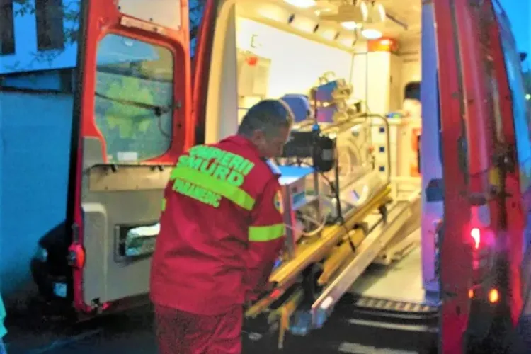 Un echipaj SMURD ”gonește” din Cluj până în Germania, pentru a salva viața unui bebeluș FOTO