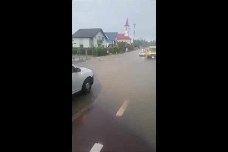 Dezastru în Făget! Ruperea de nori de vineri seara a INUNDAT tot - VIDEO
