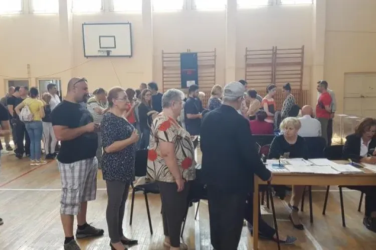 S-a atins pragul de 30% pentru validarea referendumului