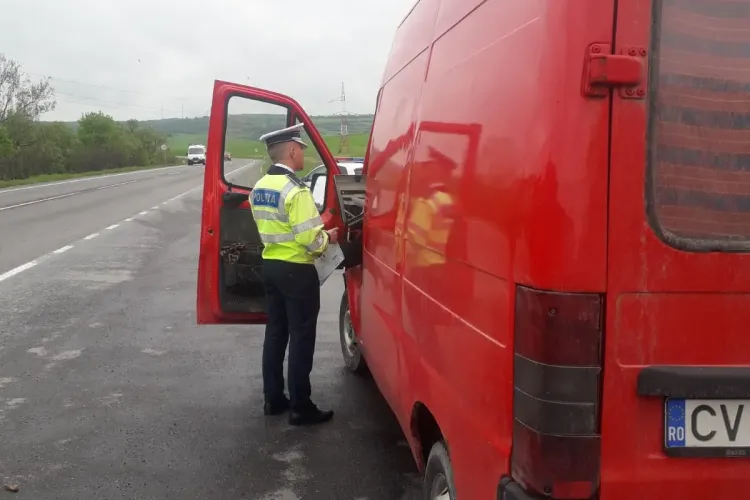 Zeci de șoferi amendați de polițiști la Huedin. Câți au rămas fără permis