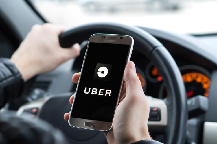 Uber și Taxify, ilegale de joi, 16 mai? Se schimbă legea taximetriei