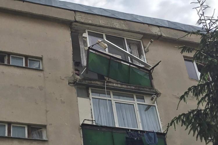 Explozie la un apartament, în Turda, pe strada Panseluțelor - FOTO