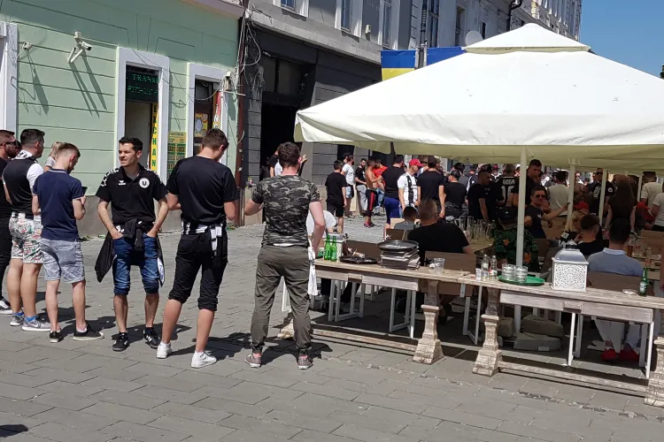 Sute de fani U Cluj s-au adunat pe Eroilor: Promovam! - VIDEO