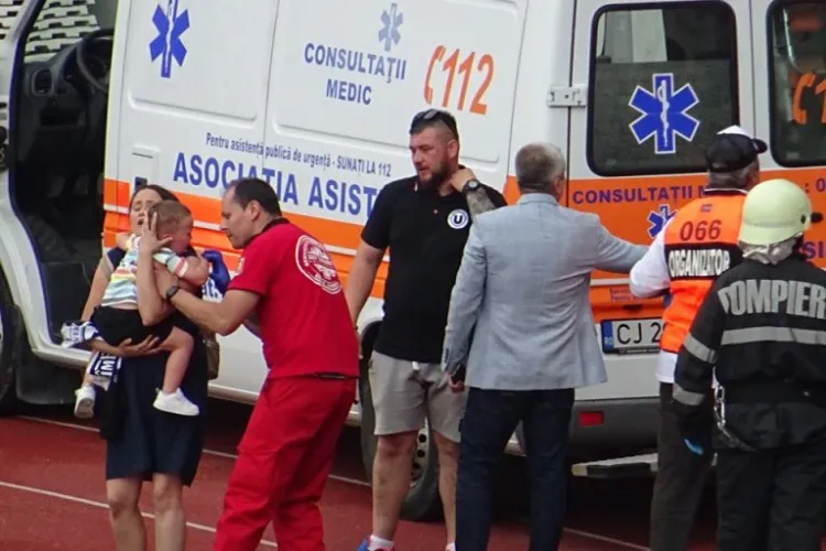 Suporteri bătuți și copii gazați de jandarmi la meciul U Cluj - Hermannstadt - FOTO