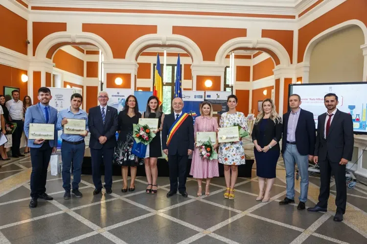 CLUJ: Concurs dedicat tinerilor cercetători în știință și inginerie. Vezi până când se mai pot face înscrierile