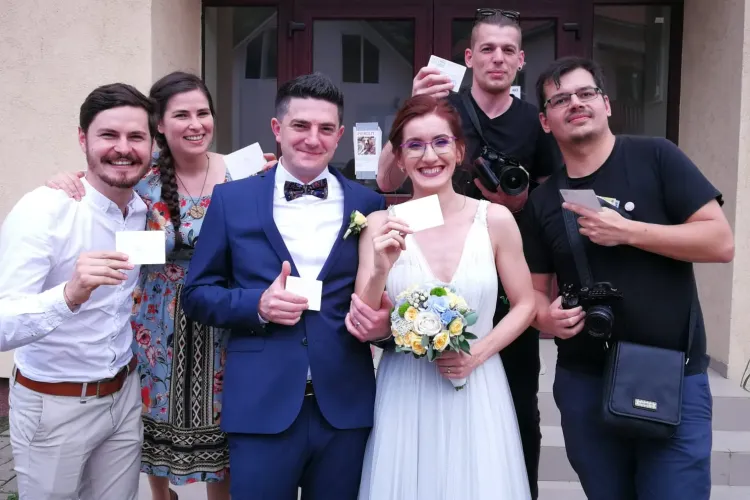Cluj: S-au căsătorit și apoi s-au dus la vot cu mireasa - FOTO