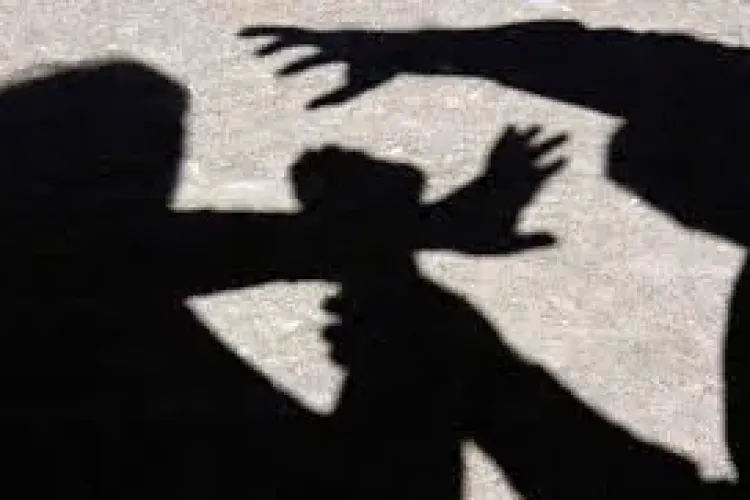 Tâlhărie în plină zi, la Gara Mică din Cluj! Trei huligani au agresat un bărbat și i-au furat telefonul