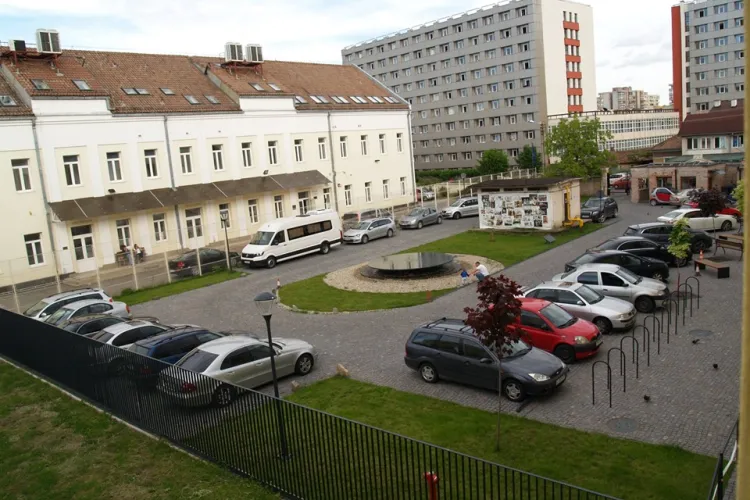 Inițiativă pentru șoferii clujeni! Școala de Arte pune la dispoziție locuri de parcare GRATUITE pentru oricine