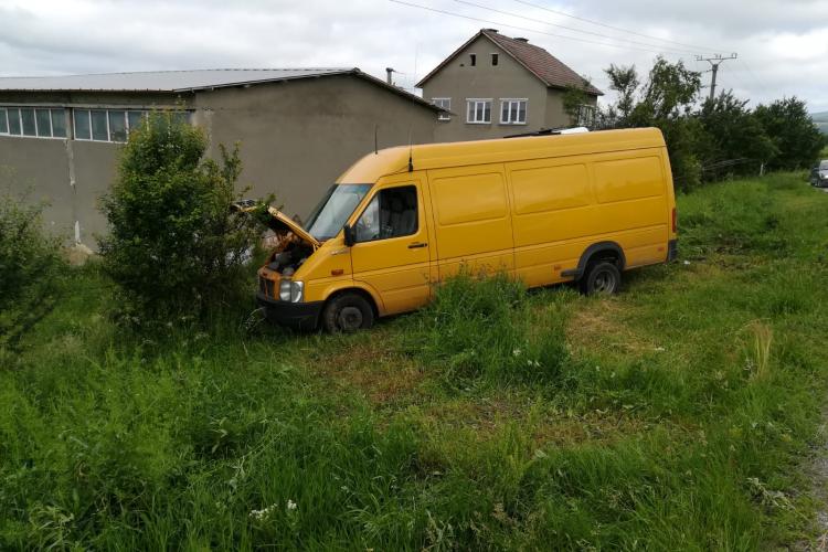 Accident la Cășeiu. Două autoutilitare au fost implicate FOTO