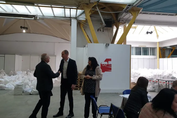 Cluj: Se predau buletinele de vot si ștampilele pentru alegerile din 26 mai - FOTO