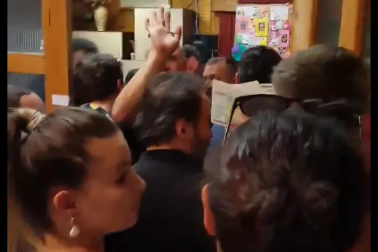 Scandal la o sectie de votare din Zorilor. Nu au fost lasati sa voteze - VIDEO