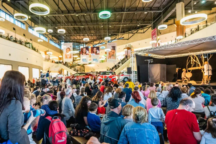 Copiii sunt invitați să o întâlnească pe Scufița Roșie, vineri, la Iulius Mall