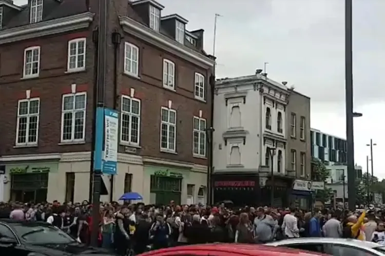 Cozi în Londra la votare. Relatarea unei foste jurnaliste din Cluj - VIDEO