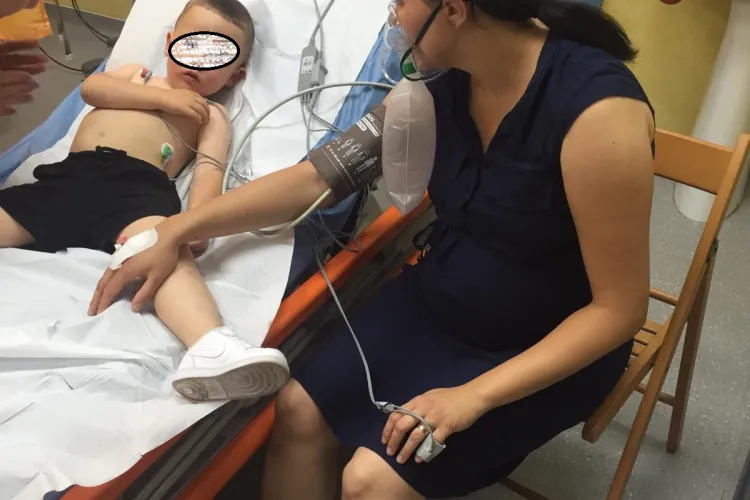 Jandarmii au dat cu gaze lacrimogene o femeie însărcinată și un copil, la meciul lui U Cluj - FOTO