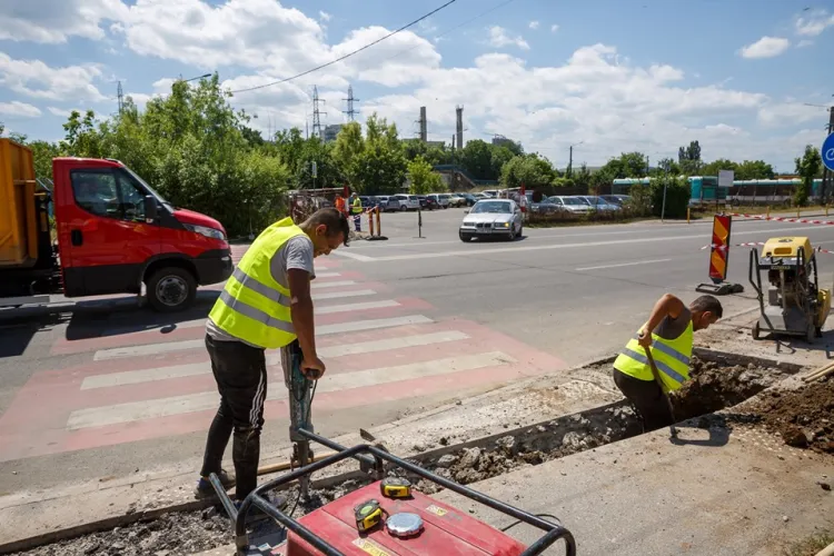 Primăria Cluj-Napoca anunță că au început lucrările pentru supra-iluminarea a 40 de treceri de pietoni nesemaforizate din oraș 