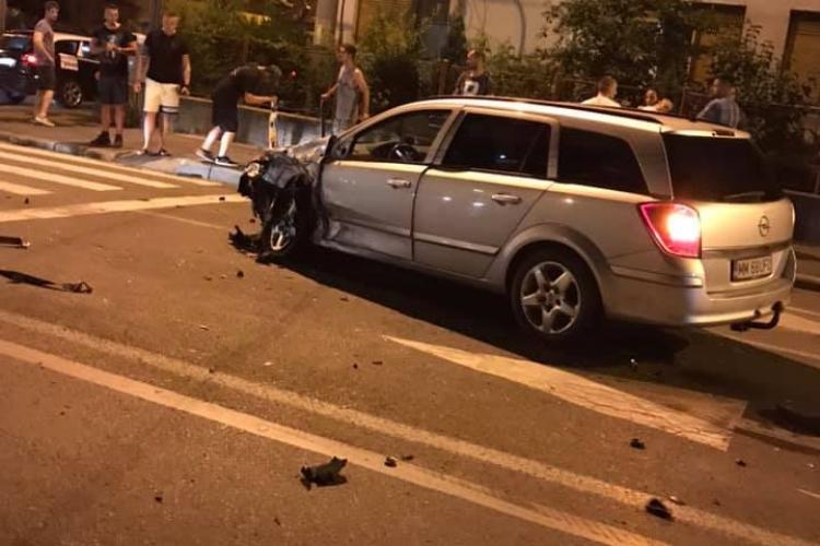 Accident cu patru mașini în cartierul Grigorescu. Trei persoane au ajuns la spital FOTO