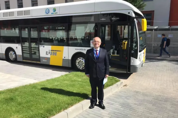Boc a văzut un autobuz un hidrogen la București și vrea și pentru Cluj. Deja am depășit epoca electric