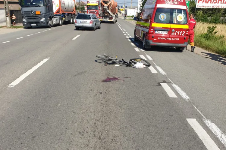 CLUJ: Un biciclist a ajuns în stare gravă la spital după ce a fost lovit de mașină FOTO