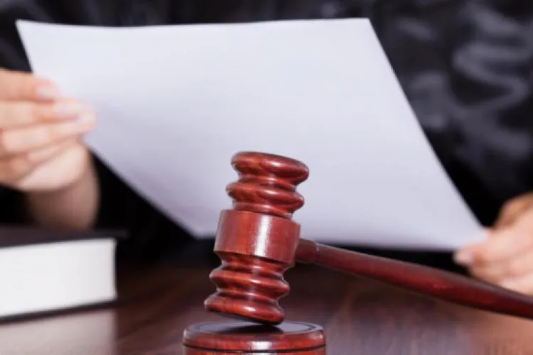 Cluj: Ordin de protecție emis împotriva unui tată pentru violență psihică. Trebuie să stea la 100 de metri de fetiță 