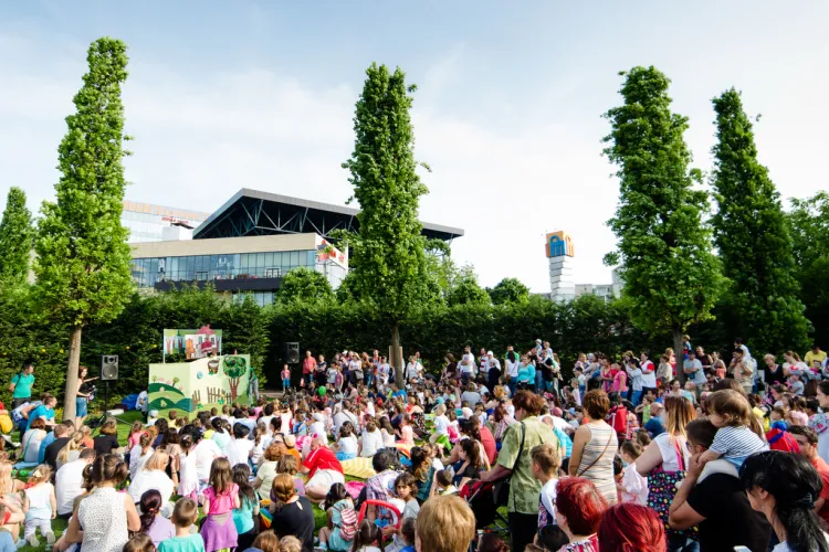 O zi de vineri, în Iulius Parc: Teatru de păpuși și cinema în aer liber