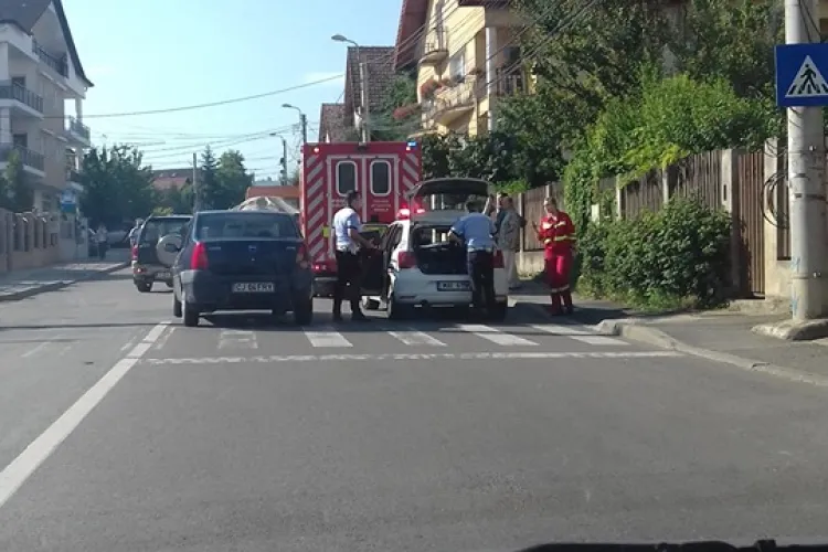Femeie lovită de mașină pe trecerea de pietoni, în cartierul Zorilor
