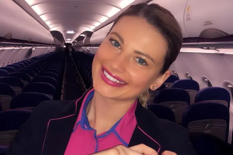 Stewardesa Gabriela Roşu este cunoscută deja în toată țara pentru gestul ei: Să fii om bun nu costă