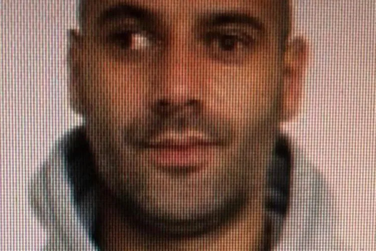 Criminal în libertate, în România, după ce a omorât o persoană și a rănit alte patru! I-a înjunghiat pe stradă