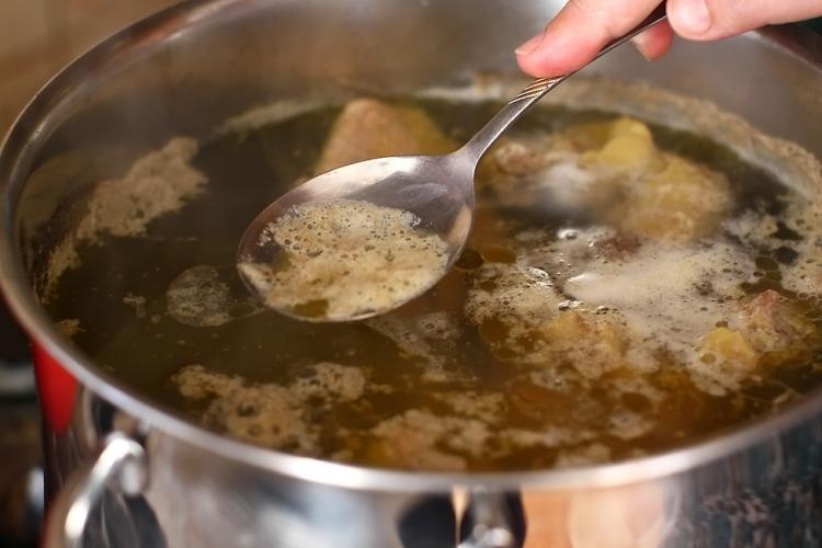 Cum pregătești supa de pui cu galuste perfectă - FOTO