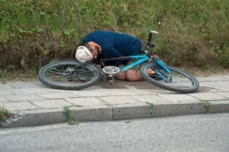 Cluj: Bicicliști beau și circulă fără probleme pe drumurile publice