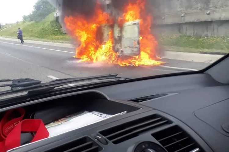 Autoturism făcut SCRUM pe Centura Clujului FOTO