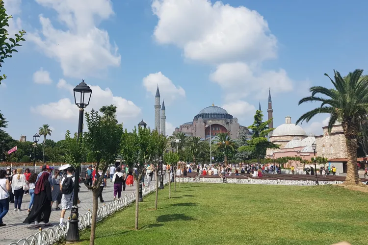 De ce să mergi în vacanță la Istanbul? Palatul Topkapî, Sfânta Sofia și Moscheea Albastră câteva motive. Shoppingul nu este de neglijat - FOTO / VIDEO