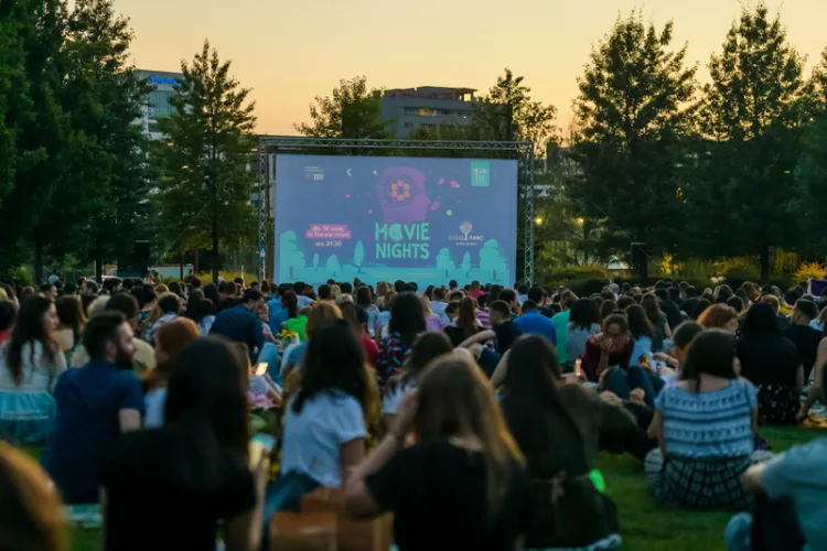 Peste 1.200 de cinefili la prima proiecție „Movie Nights”,din Iulius Parc. Un tânăr și-a cerut iubita în căsătorie FOTO