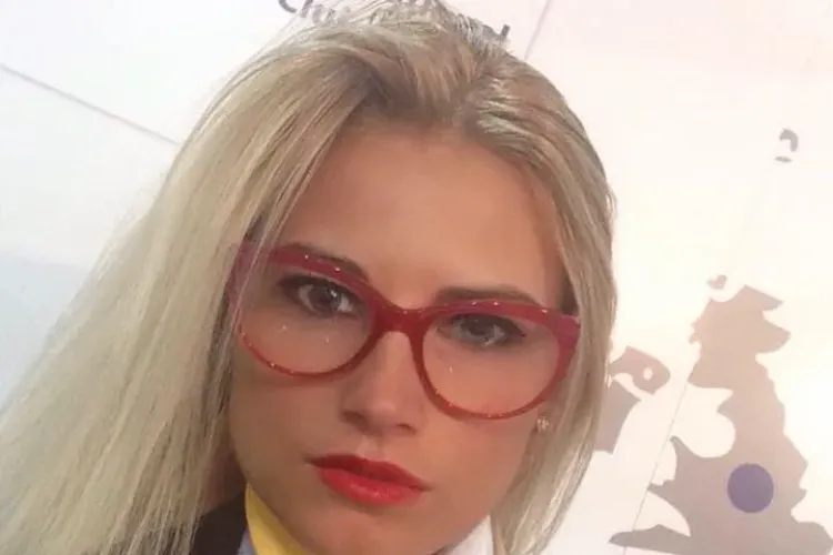 Cluj: Cât de frumoasă e stewardesa cu suflet de înger, care a impresionat toată țara cu gestul ei - FOTO