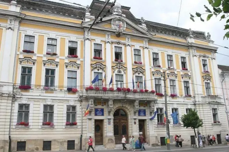 Angajații din Primăria Cluj-Napoca primesc spor de 15% pentru condiții periculoase și vătămătoare de muncă