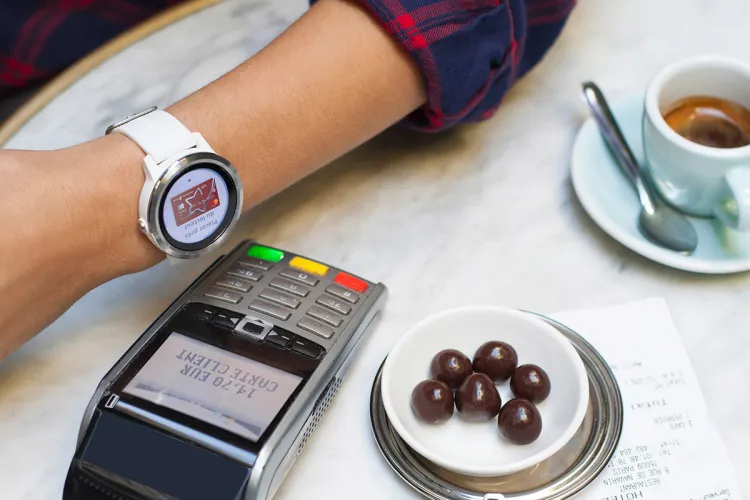 Banca Transilvania a introdus plata contactless prin Garmin şi Fitbit pentru clienții cu card Mastercard