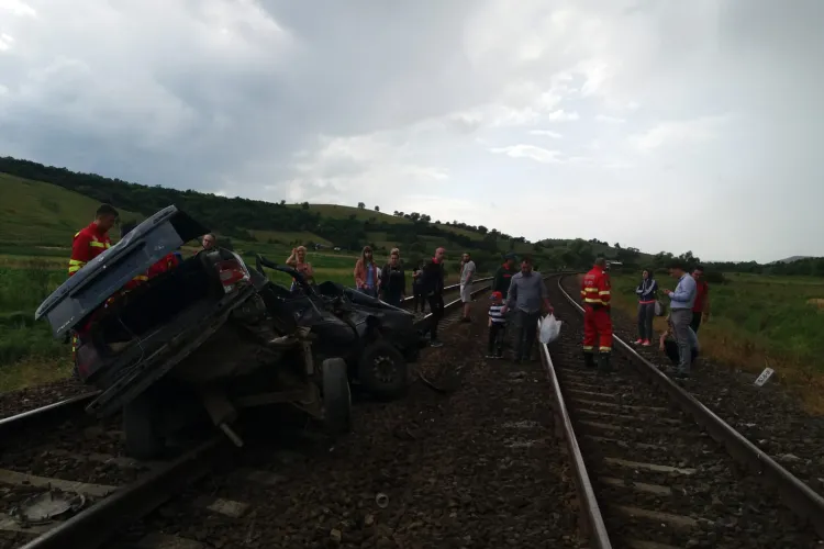 VIDEO ȘOCANT Momentul producerii accidentului feroviar mortal de la Gârbău, surprins de camere