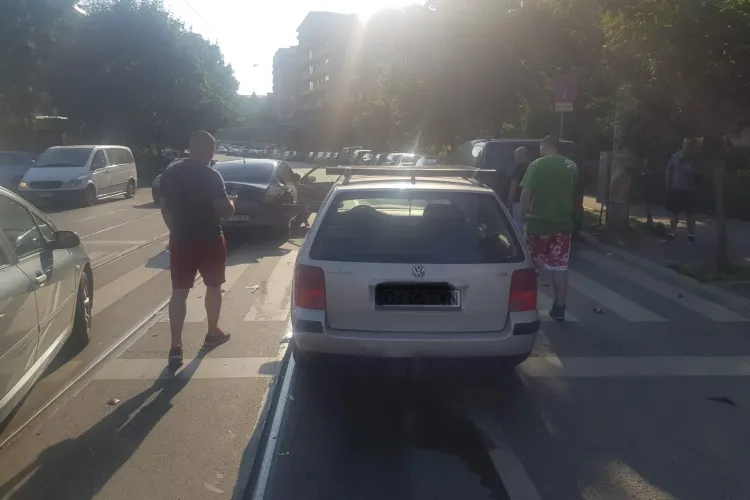 Pieton accidentat pe Plopilor. Traversa regulamentar FOTO