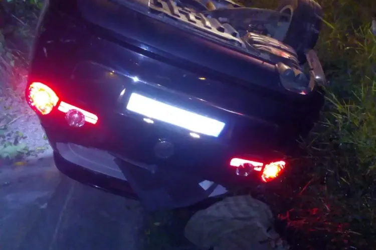 Accident la ieșire din Dej. Un șofer s-a răsturnat cu mașina în șanț FOTO 