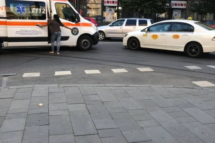 Accident în Piața Gării. Un pieton a fost lovit de taxi FOTO