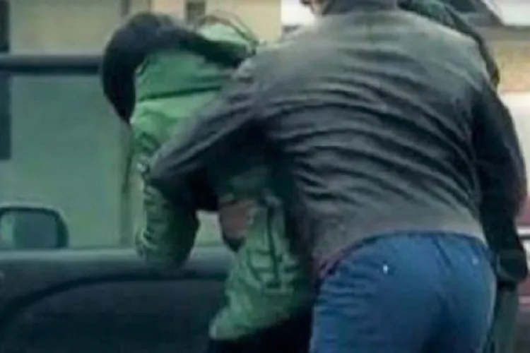 CLUJ: Tânără de 18 ani, luată CU FORȚA din propria casă de doi bărbați. Agresorii erau infractori căutați