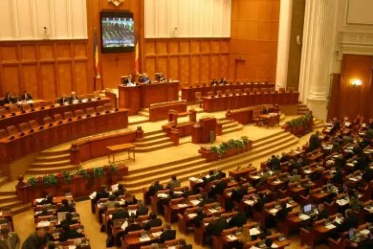 LISTA parlamentarilor care au vorbit 33 de secunde într-un mandat