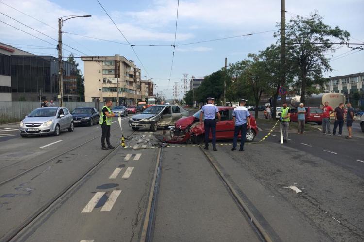 Accident cu victima pe Bulevardul Muncii. O șoferiță a fost rănită FOTO